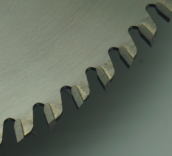 合金鋸片在使用過程中的兩種異常情況分析