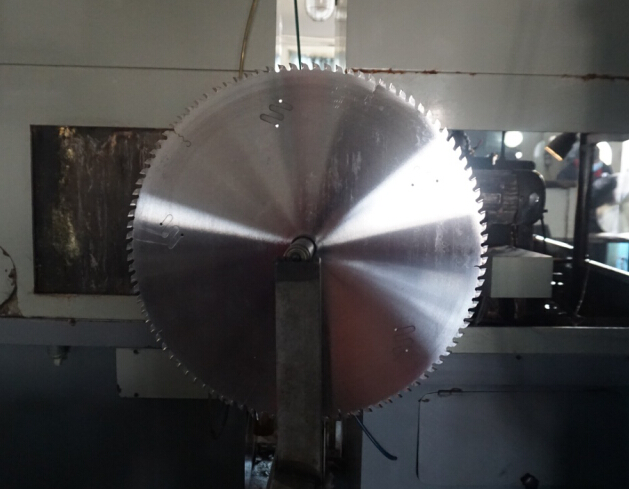 針對(duì)鋁合金鋸片粘鋁現(xiàn)象，五個(gè)原因請(qǐng)對(duì)號(hào)入座