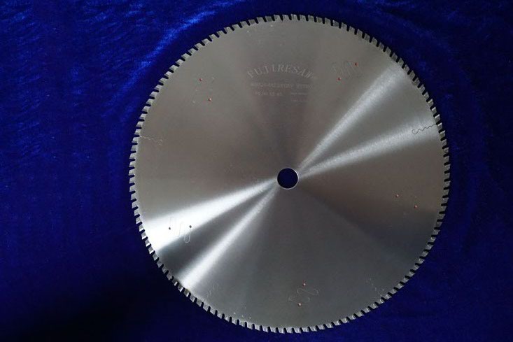 切鋁合金鋸片掉齒是為什么？豐金銳給您解答！