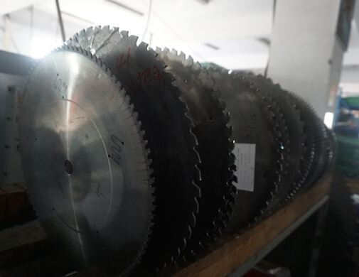 鋁合金鋸片可以干切不用潤(rùn)滑嗎？