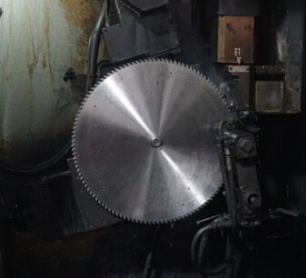 錯把不同厚度材料，用一種型號鋁鋸片切割，后悔才知道