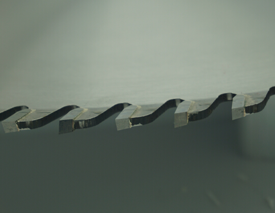 為什么切鋁合金建議鑲合金鋸片，而不是高速鋼鋸片？