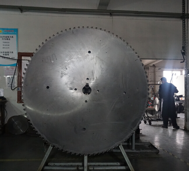 大型硬質合金鋸片保養(yǎng)