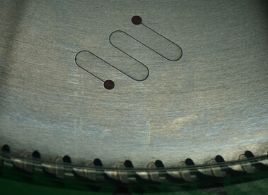 使用壽命長的合金鋸片，減少更換鋸片頻率，節(jié)省修磨時間