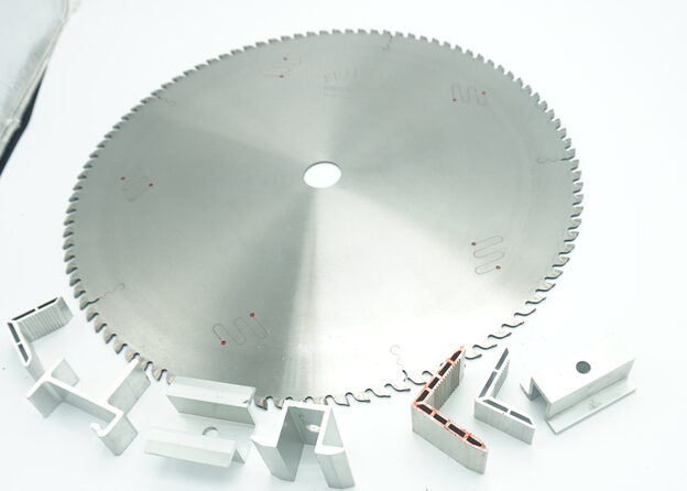 切鋁合金鋸片