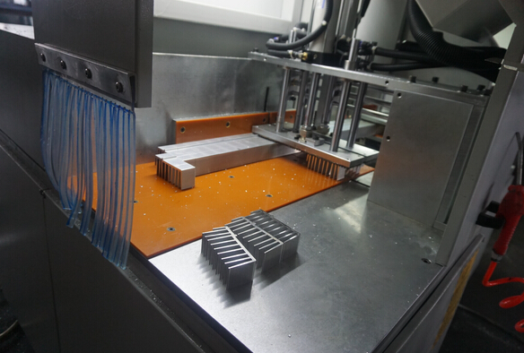 散熱器切割現(xiàn)場(chǎng)圖